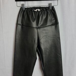 🖤5/$20🖤 HONEY PUNCH.. faux leather pants..